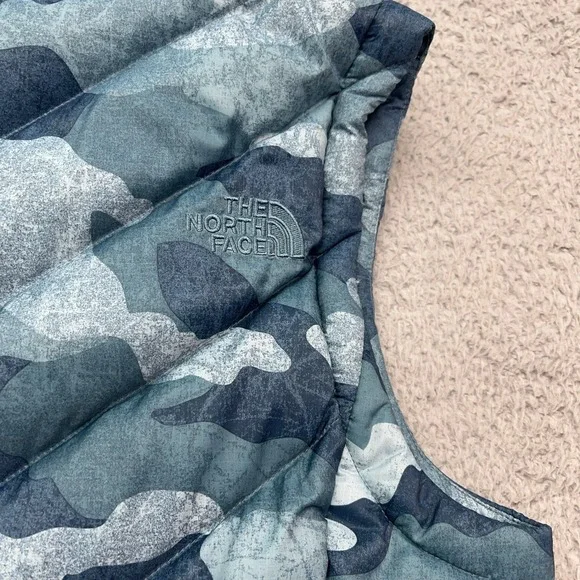 The North Face Alpz 2.0 550 Goose Down Vest Womens S Camo Blue Quilted Gorpcore - Picture 11 of 13